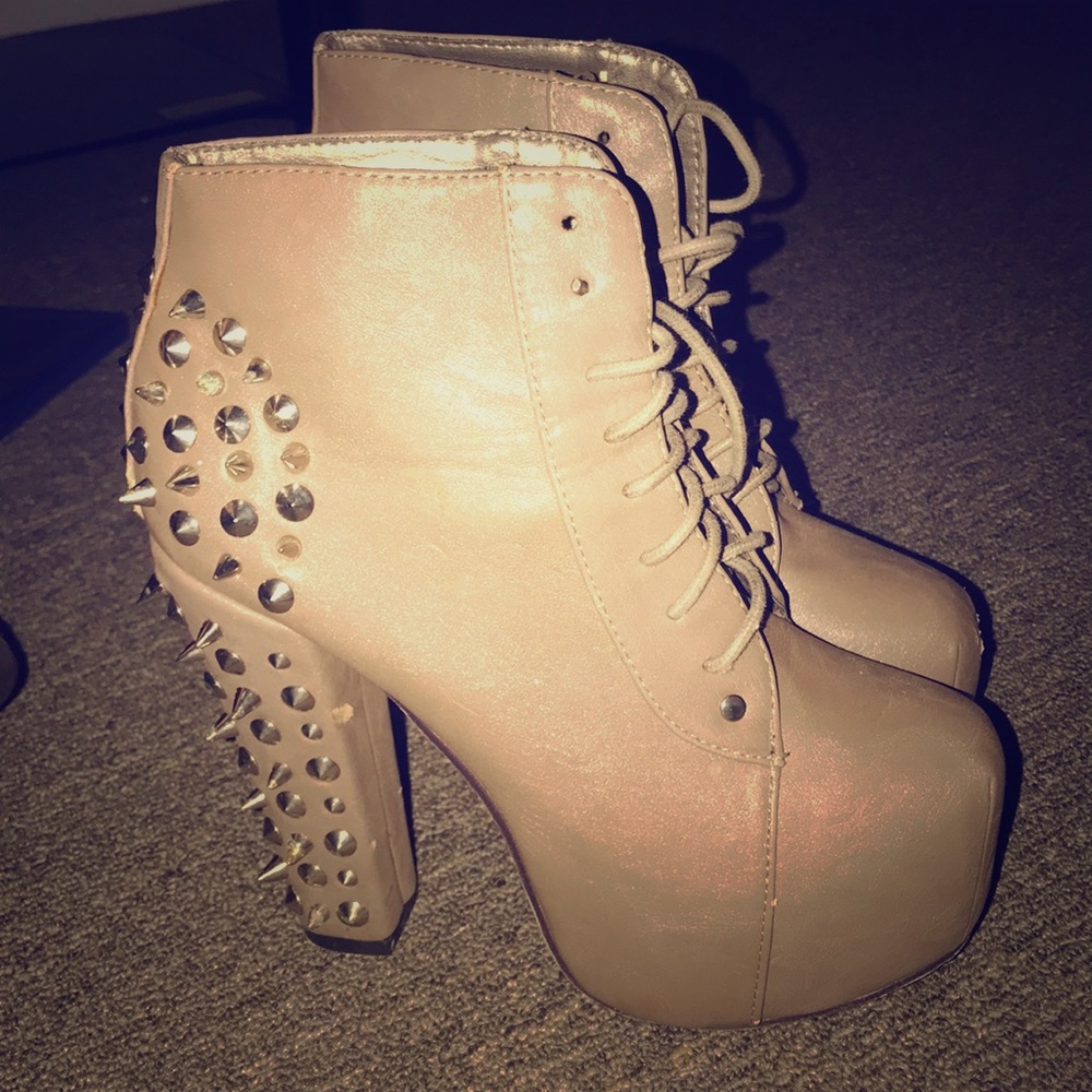 STUDDED PLATFORMS USED!